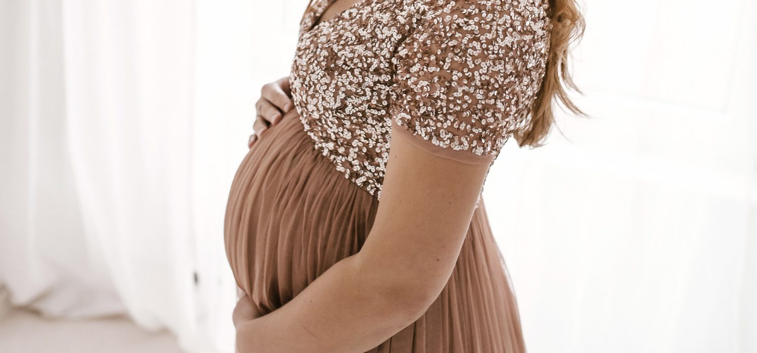 Maternity outfits for the holiday season | Top 10 brands to buy